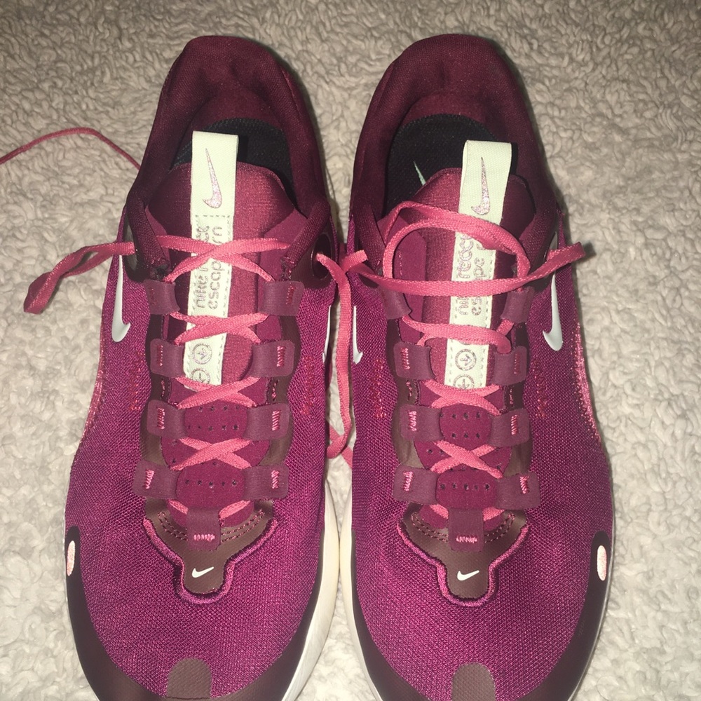 Nike - Picture 3 of 12